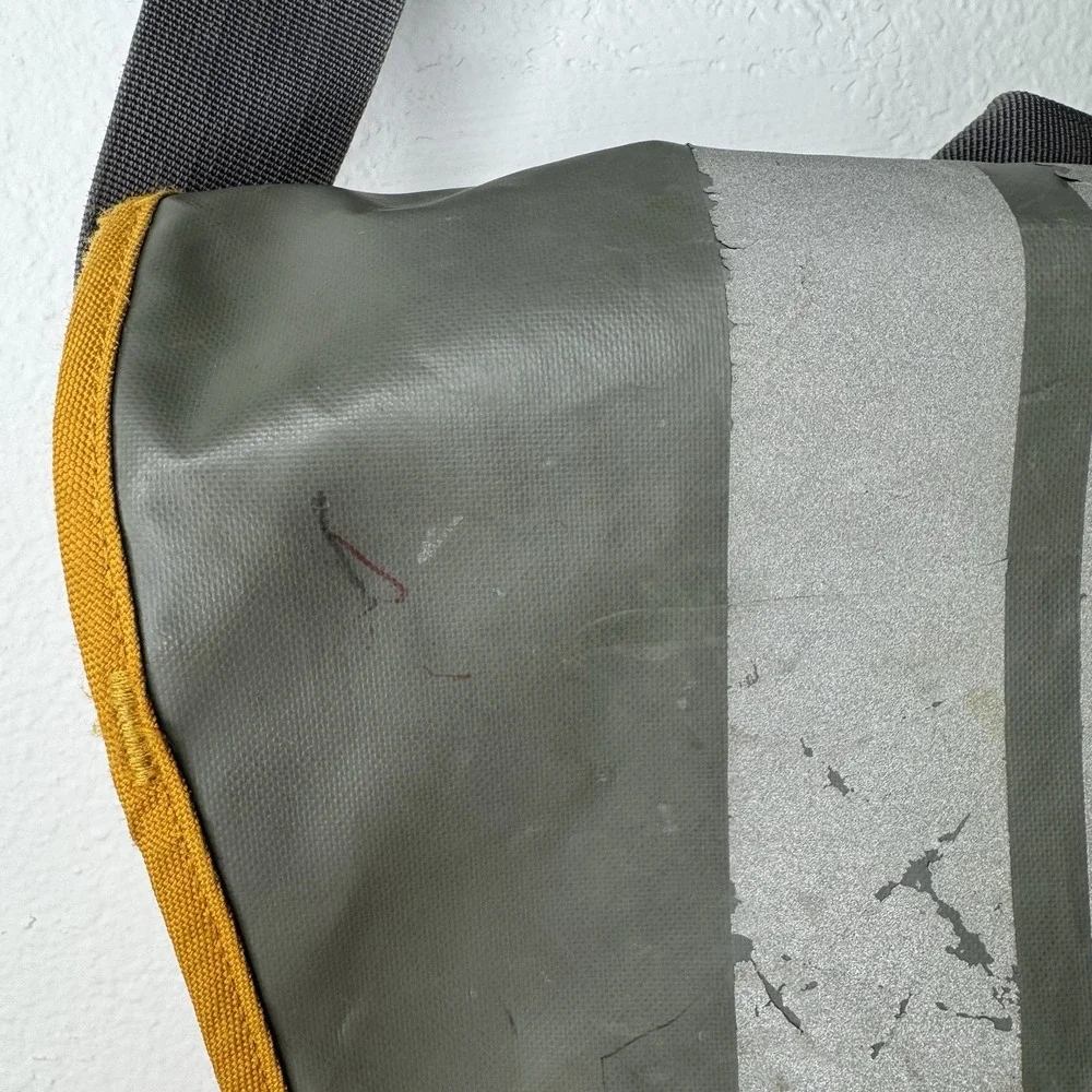 Columbia Yellow & Gray Messenger Bag Crossbody School Vintage Grunge Y2K - Flaws